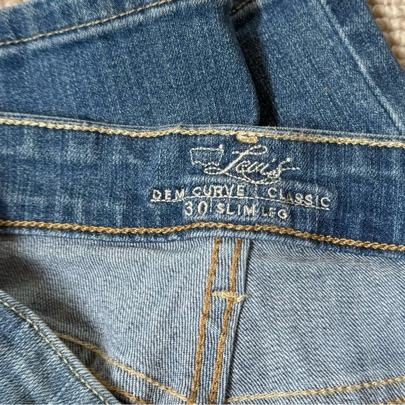 Levi’s Demi Curve Classic jeans for women.  Size 30, slim leg. - Picture 5 of 13